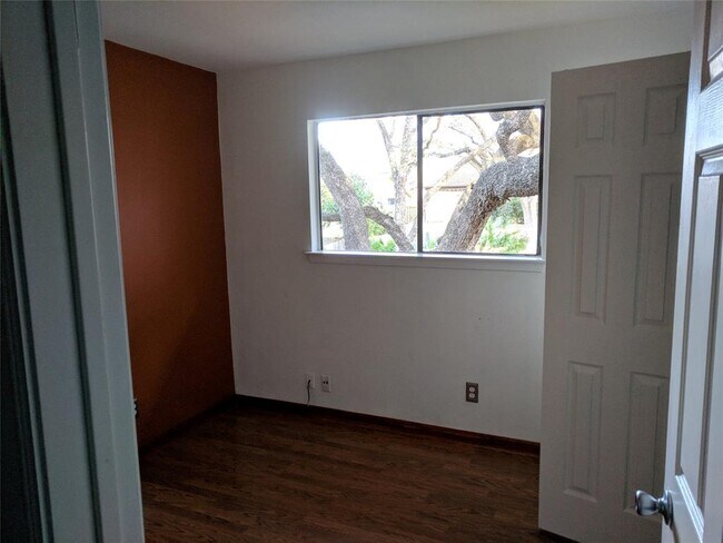 Building Photo - 8415 Loralinda Dr