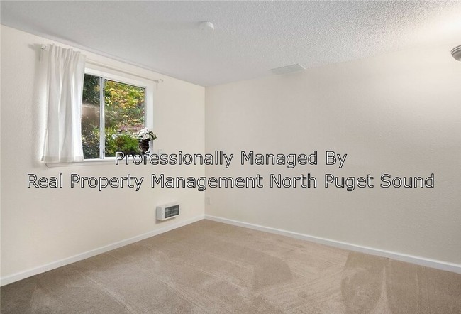 Building Photo - 4717 W Lake Sammamish Pkwy SE