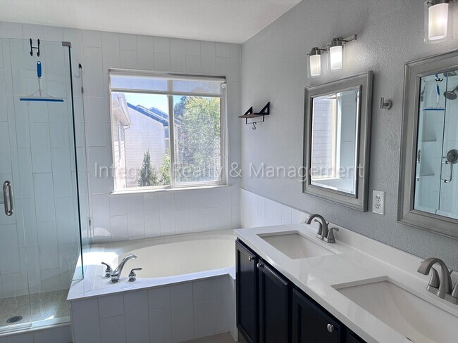Building Photo - 10163 Foxridge Cir