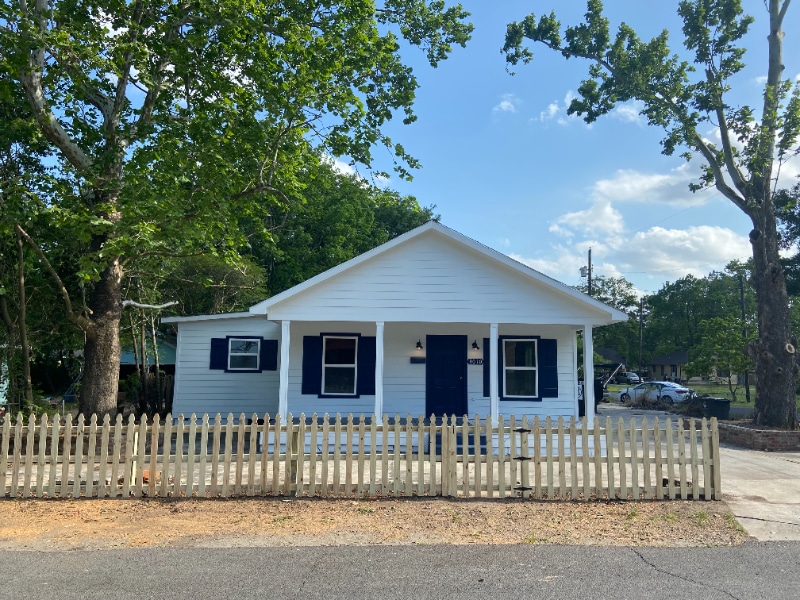Building Photo - 3010 Iroquois St