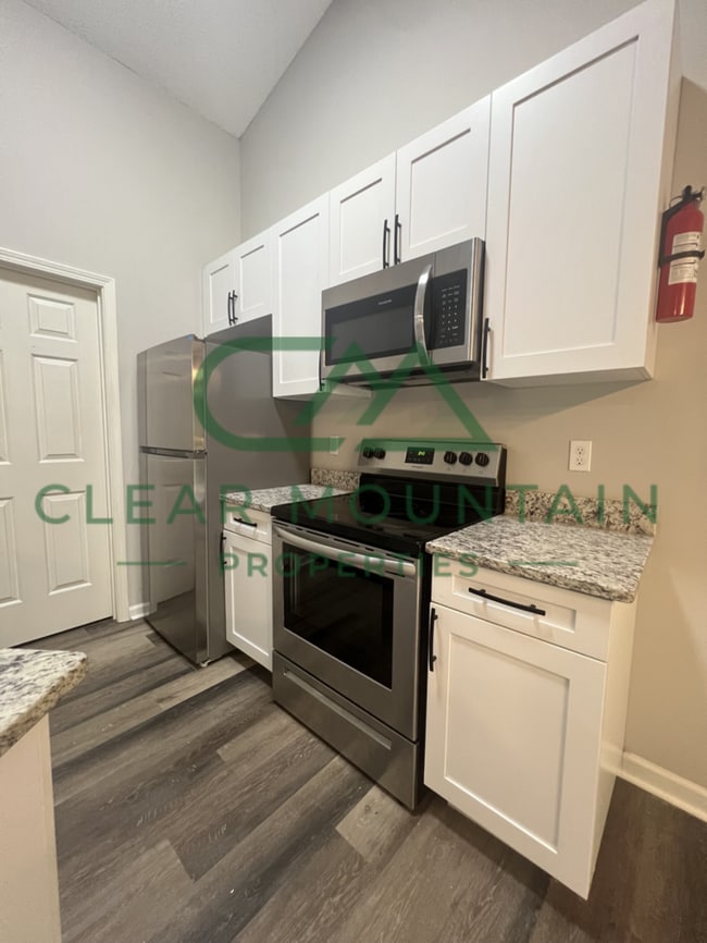 Building Photo - WINTER IS COMING - REDUCED RENT $1700