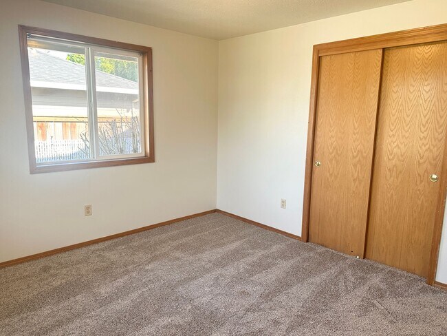 Building Photo - 2538 NE Norton Ct