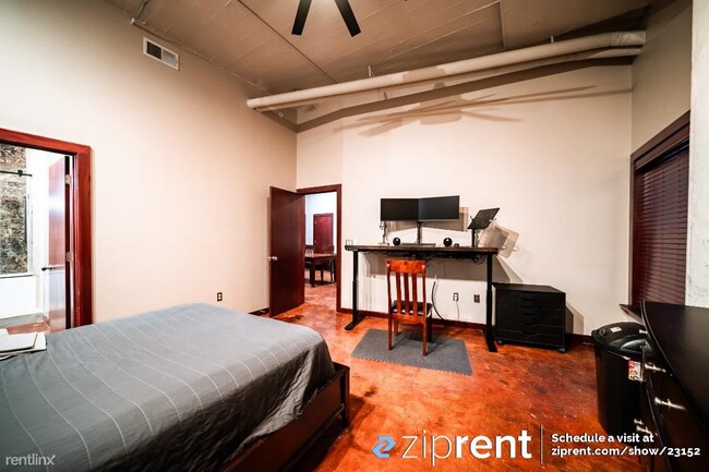 Building Photo - 1 br, 1.5 bath Condo - 2205 McKinney Stree...