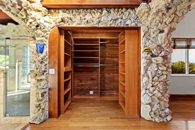 Building Photo - 7975 Sunset Dr