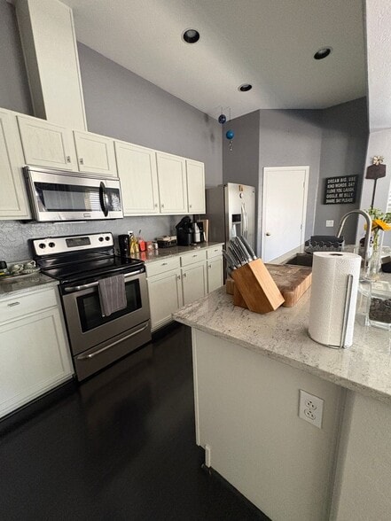 Building Photo - 1225 N 36th St