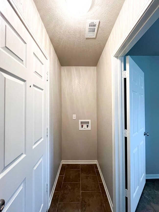 Building Photo - Available NOW!!!! This Beautiful 1 story, 4 Bedroom, 2 bath home in Killeen has a lot to offer!  ...