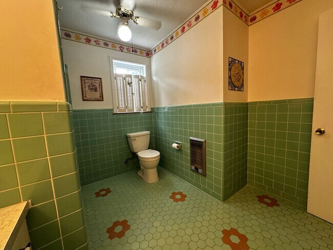 Building Photo - Partially furnished 3 bed/ 1.5 bath - Morristown, TN