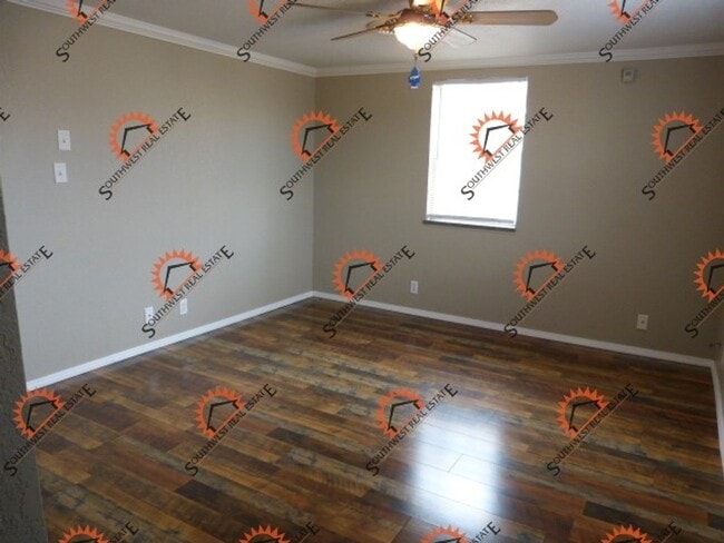 Building Photo - Super cute 2 bedroom 1 bath home