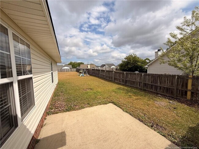 Building Photo - 105 Yasmine Dr