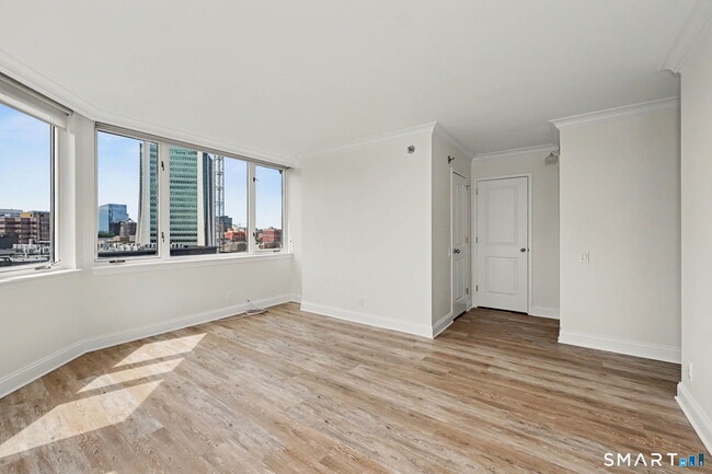 Building Photo - 25 Forest St