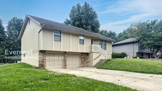 Primary Photo - 512 SE Silver Ln