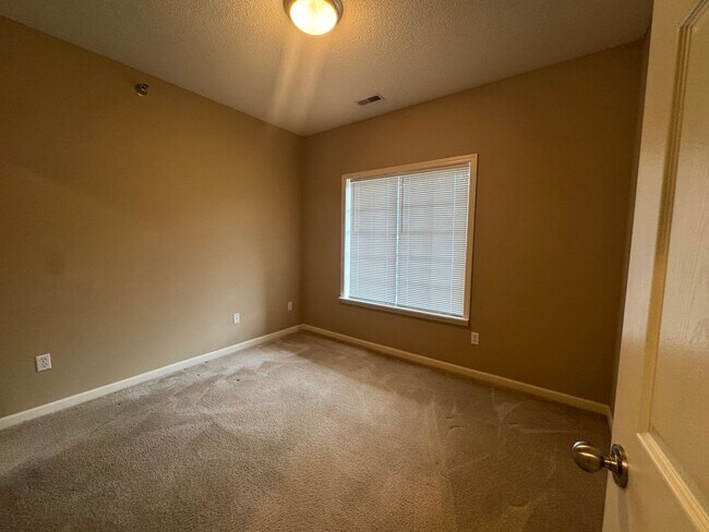 Building Photo - Spencers Crest Condominium