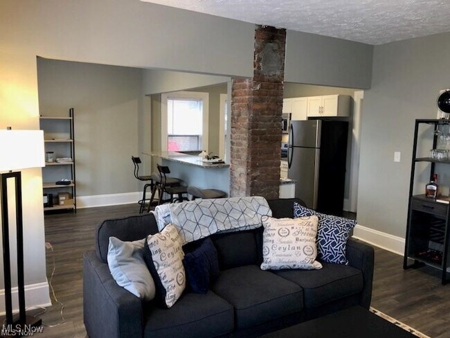 Building Photo - 1387 W 69th St