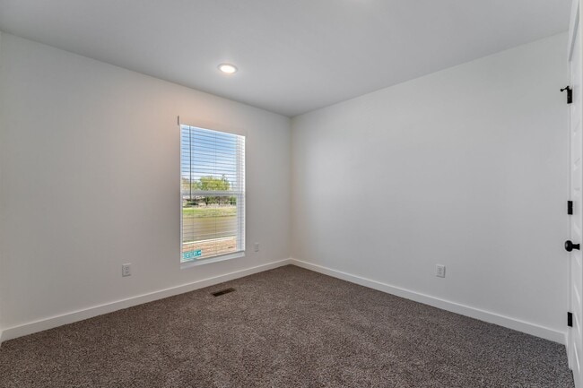 Building Photo - Newer 3BR Centerton Gem: Modern Living with Lawn Care Included!