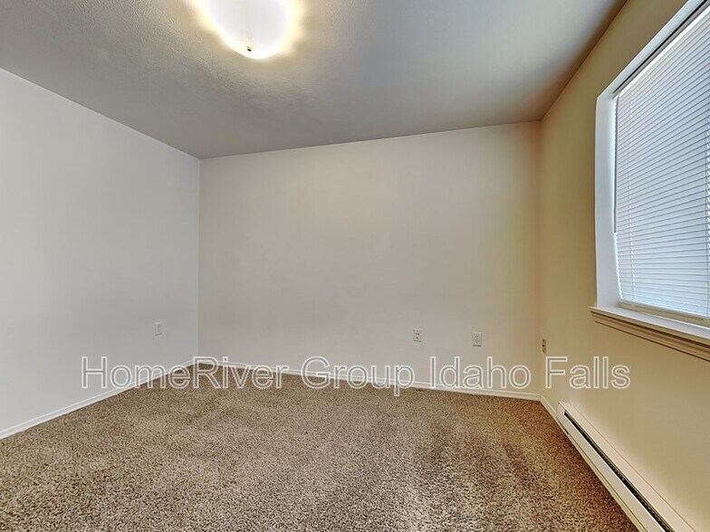 Building Photo - 3180 Chasewood Dr