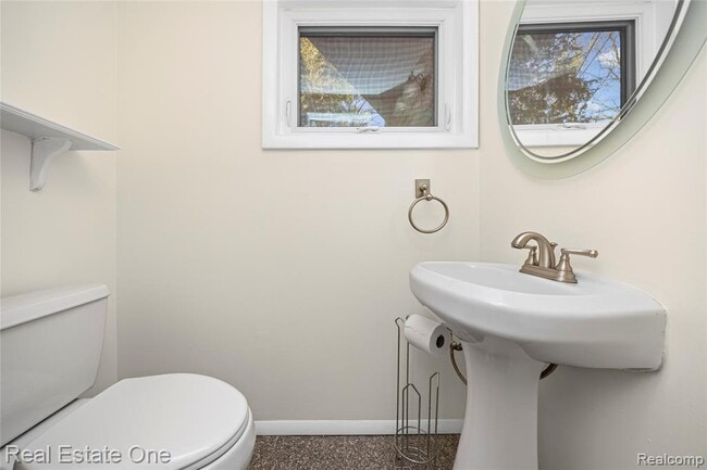 Building Photo - 556 Bloomfield Ct