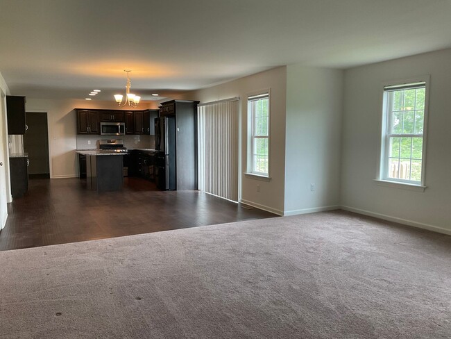 Building Photo - 301 Reserve Ln