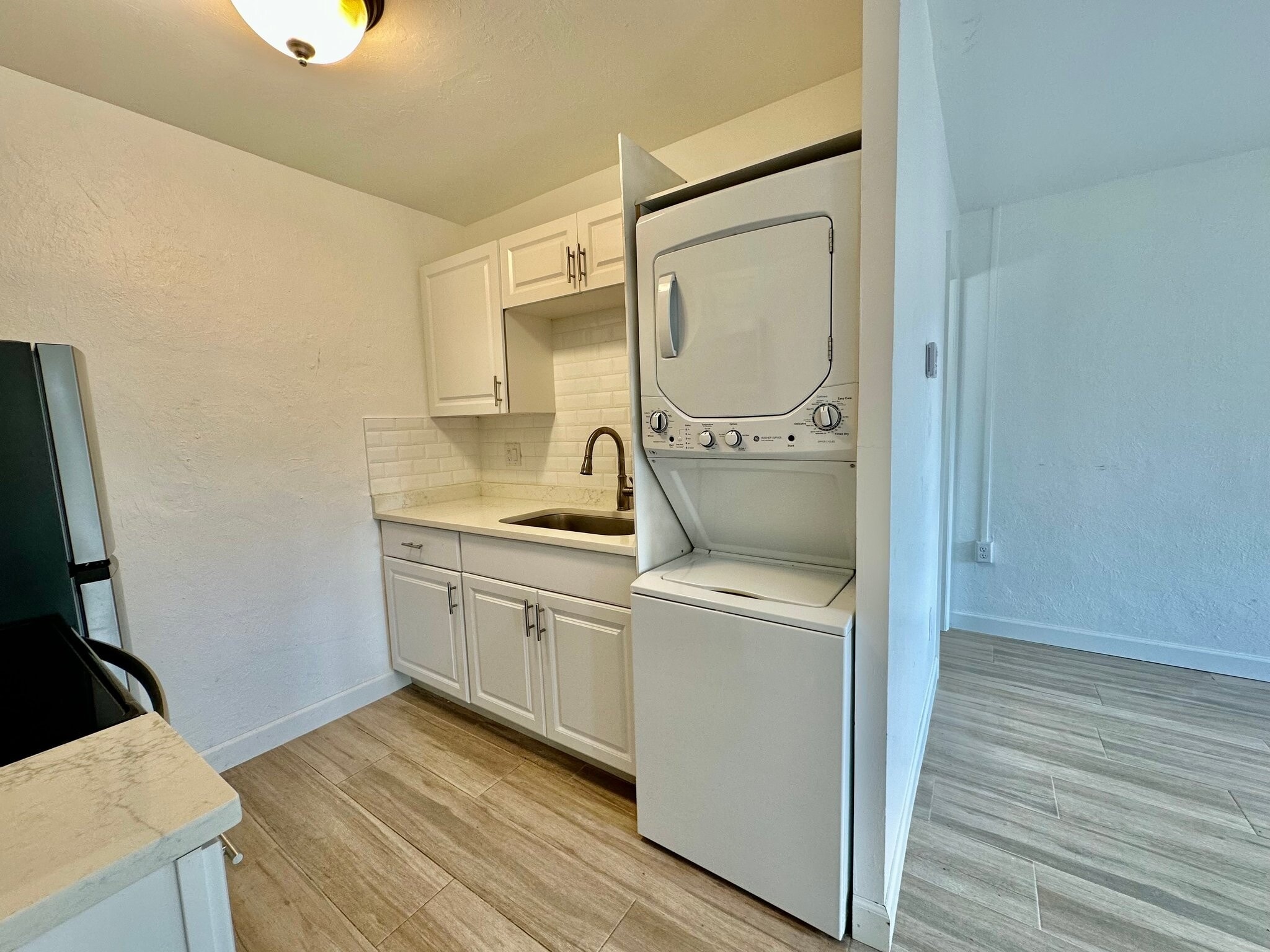 Building Photo - 4241 Tarpon Ave