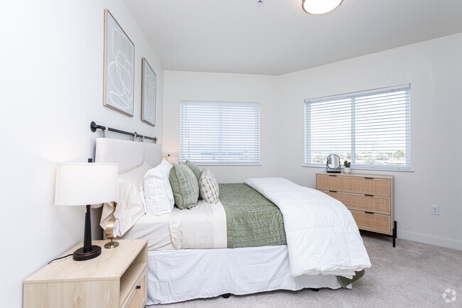 Interior Photo - Skyline Peaks