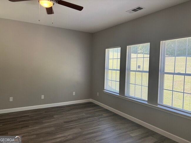 Building Photo - 7742 Parkside Dr