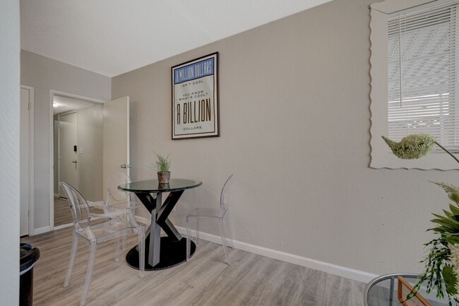 Building Photo - Cozy 2-Bedroom Unit in Prime Las Vegas Loc...