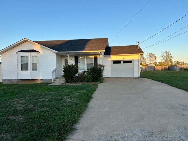 Primary Photo - Three Bedroom in Oak Grove