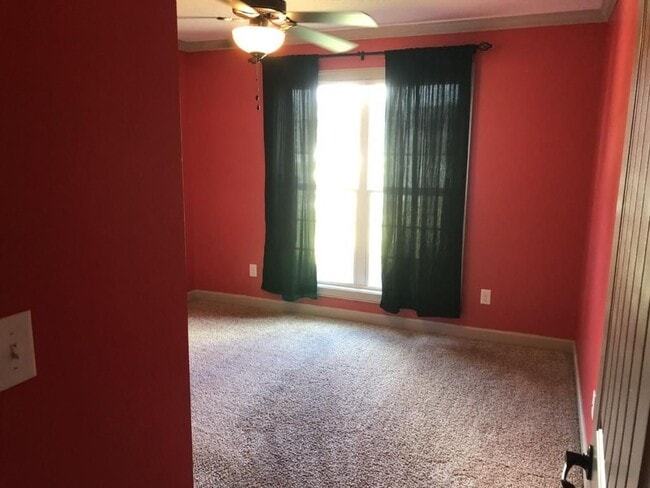 Building Photo - Modern Elegance in Valdosta: Spacious 4BR/...
