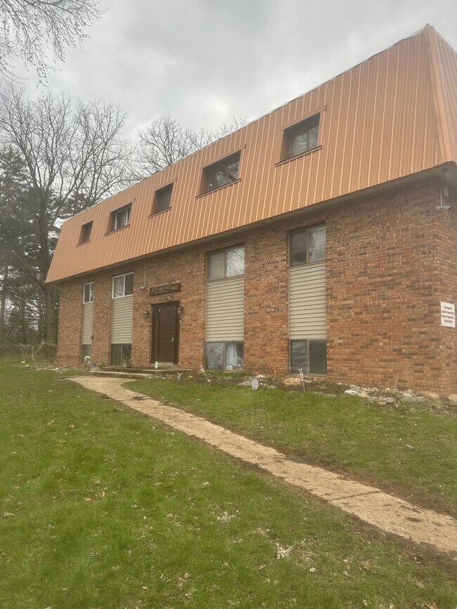 Primary Photo - Willow Tree Apartments