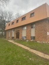 Building Photo - Willow Tree Apartments