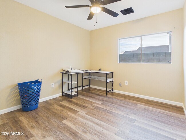 Building Photo - 11534 W Bloomfield Rd