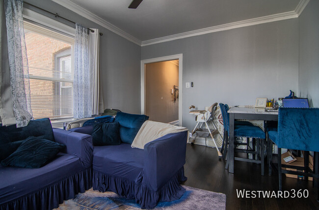 Building Photo - Sunny & Bright 2 Bed / 1 Bath Rental with ...