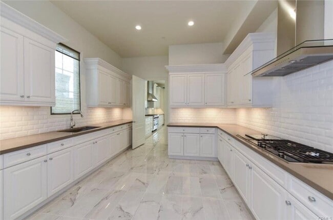 Building Photo - 105 Spacial