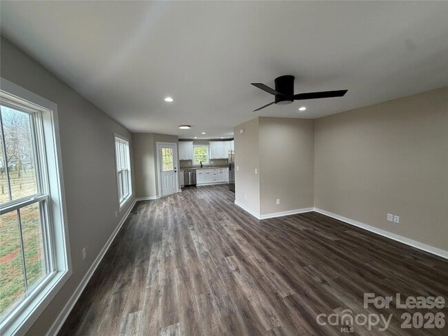 Building Photo - 620 W Bell St