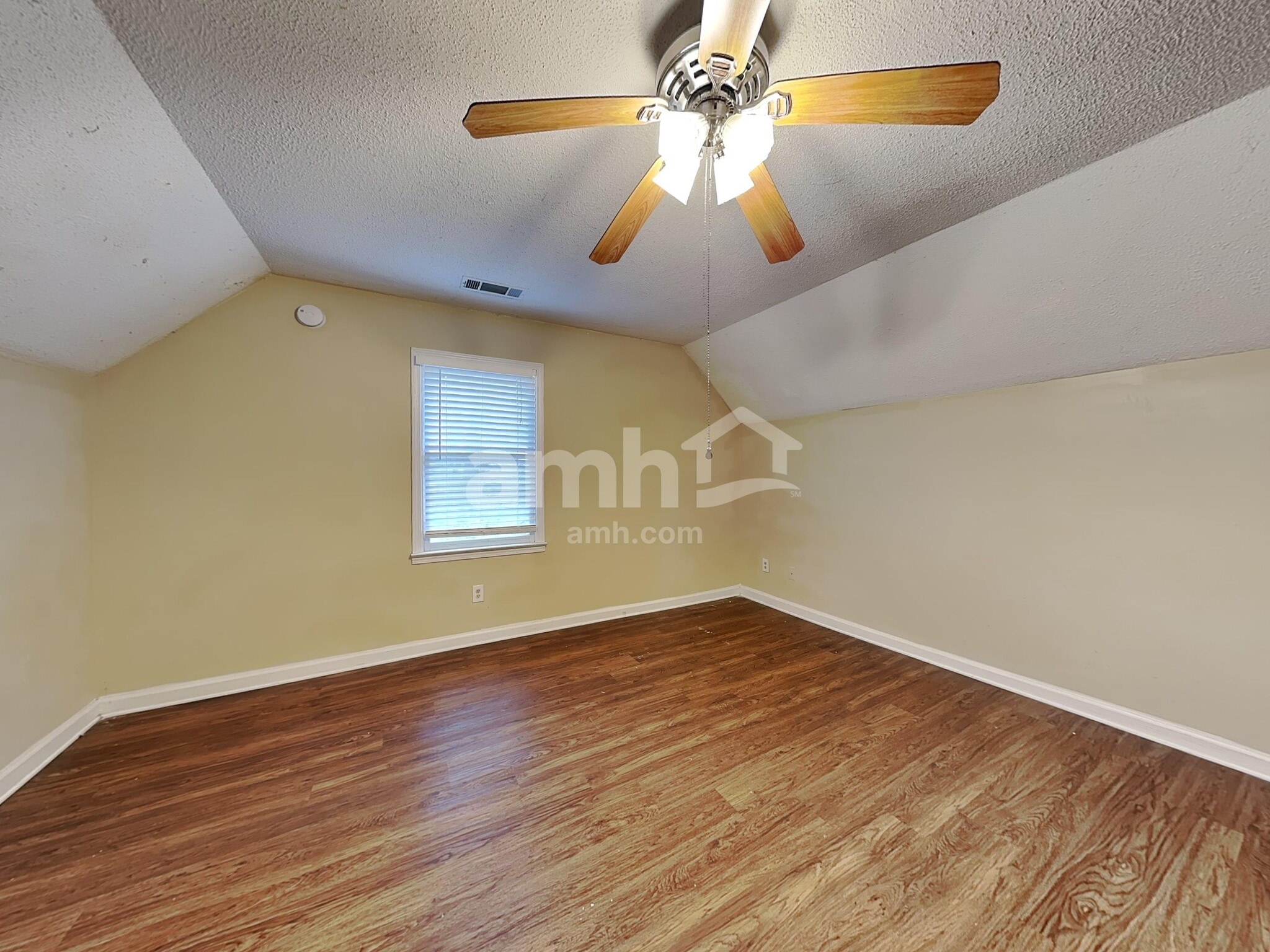 Building Photo - 34 Bell Ct