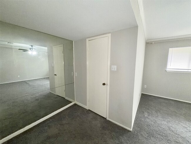 Building Photo - 12959 Trail Hollow Dr