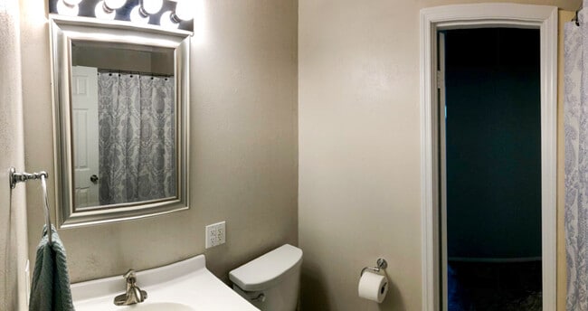 Building Photo - 12160 Bennington Pl