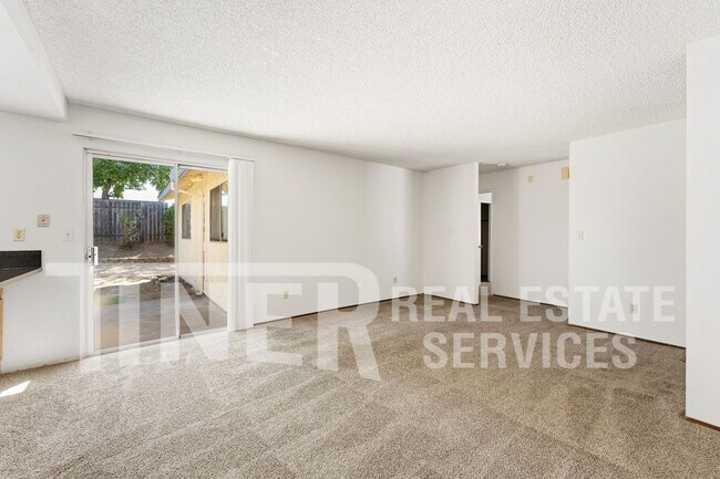 Building Photo - 10237 Country Way
