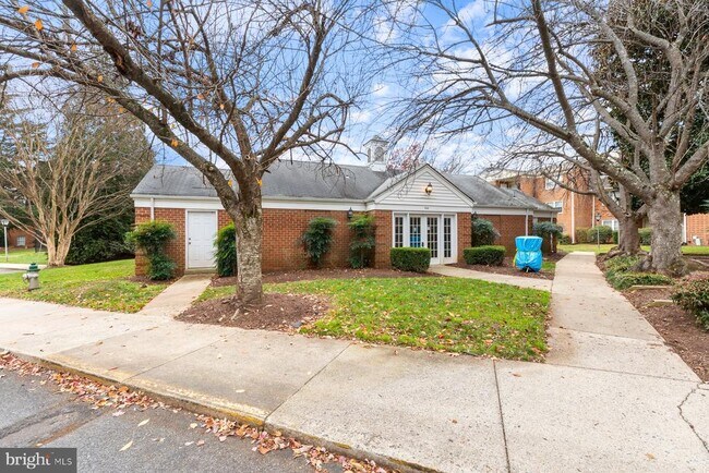 Building Photo - 876 College Pkwy