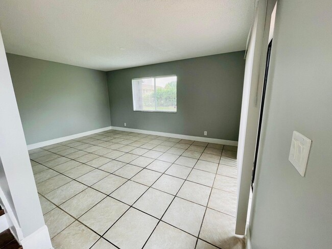 Building Photo - 2148 Sherwood Forest Blvd