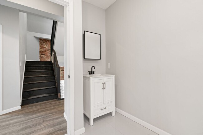 Building Photo - 928 Morningside Ave