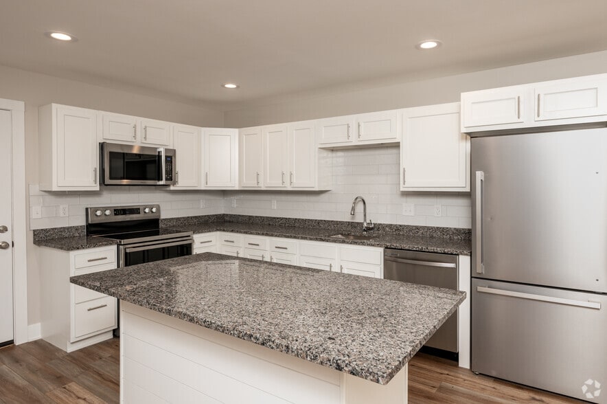 Primary Photo - Auburn West Apartments