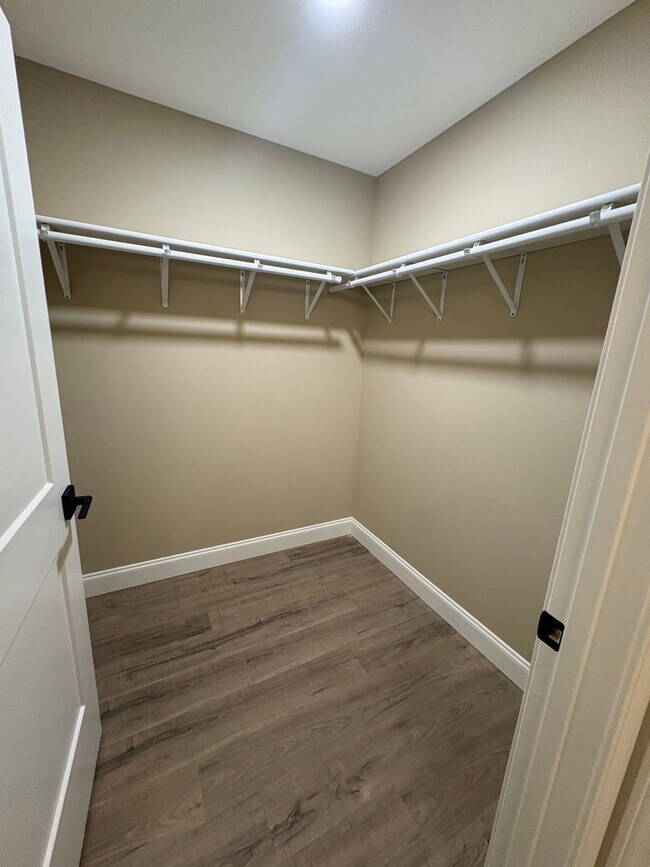 Building Photo - For Rent