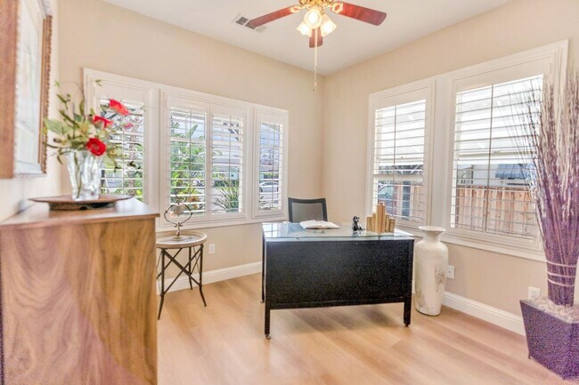 Building Photo - Beautiful Southside Los Banos Rental