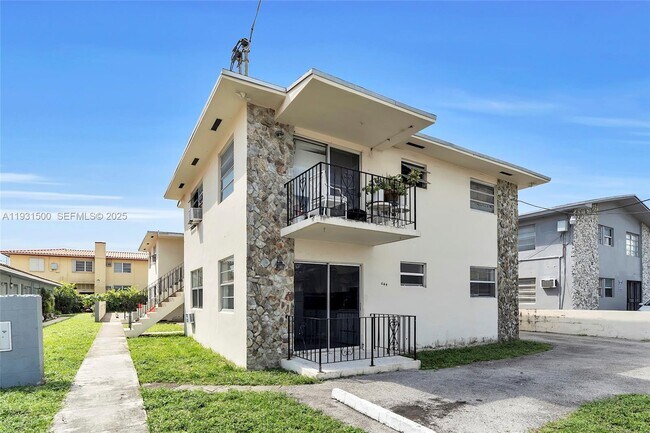 Building Photo - 644 SW 10th St