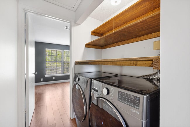 Building Photo - 217 Georgian Park Dr