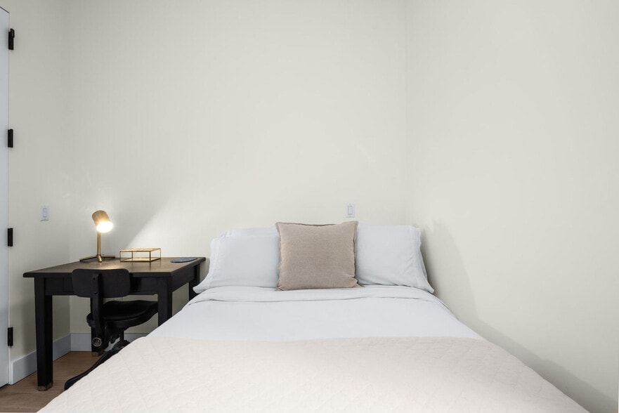 Building Photo - 61 Rivington St