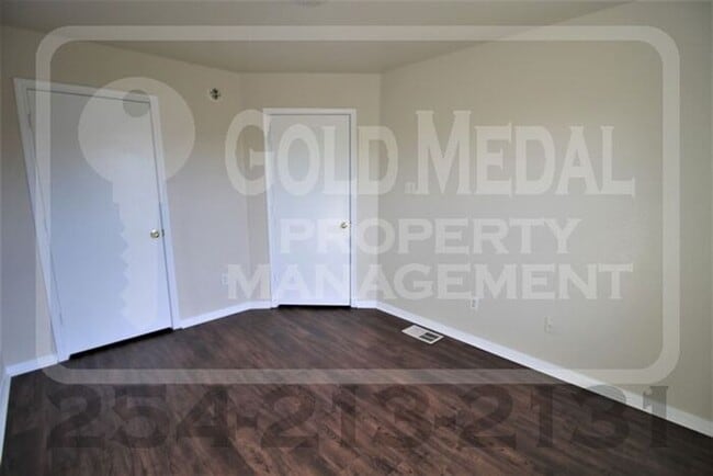 Building Photo - Charming Cove Living on Ave E! 401 W Ave E, Unit C