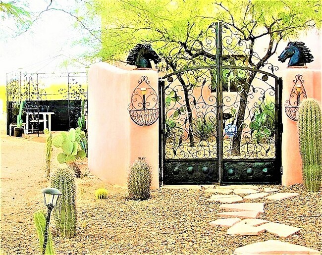 Building Photo - 14128 E Red Range Way