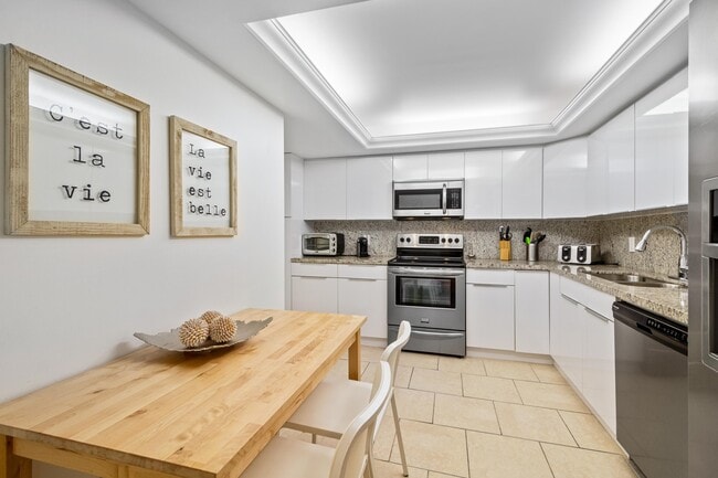 Building Photo - 5000 N Ocean Blvd