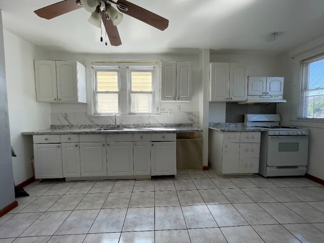 Building Photo - 543 Maple Ave